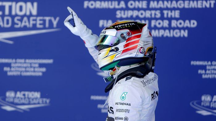 
Ο Lewis Hamilton, κατάκτησε στο GP Ισπανίας την 4η pole position για τη φετινή σεζόν και το πανηγυρίζει. 

